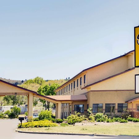Super 8 By Wyndham Klamath Falls Dış mekan fotoğraf