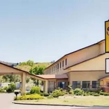 Super 8 By Wyndham Klamath Falls Dış mekan fotoğraf
