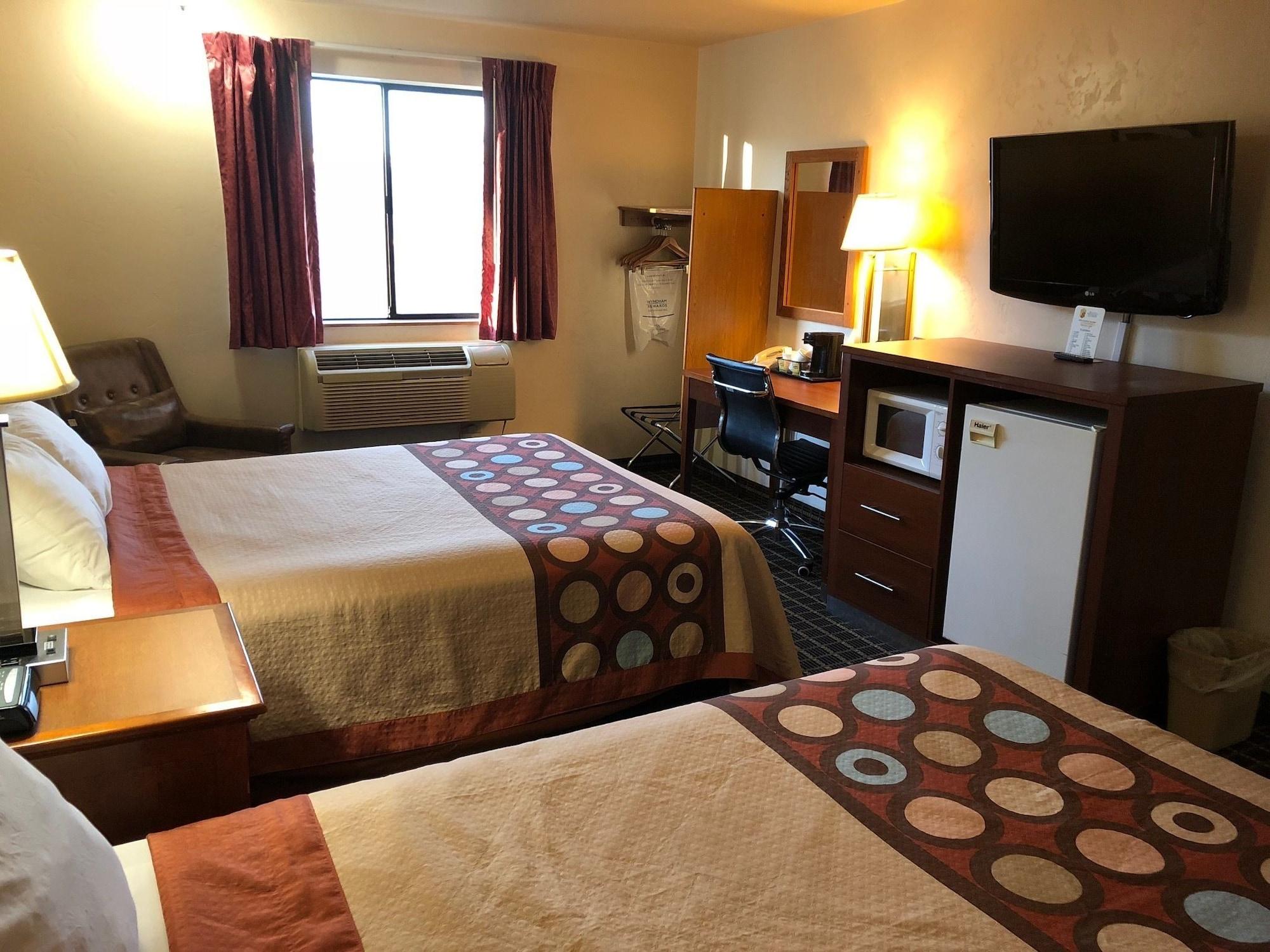 Super 8 By Wyndham Klamath Falls Dış mekan fotoğraf